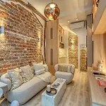 Historical Apartment In The Heart Of Paris -8