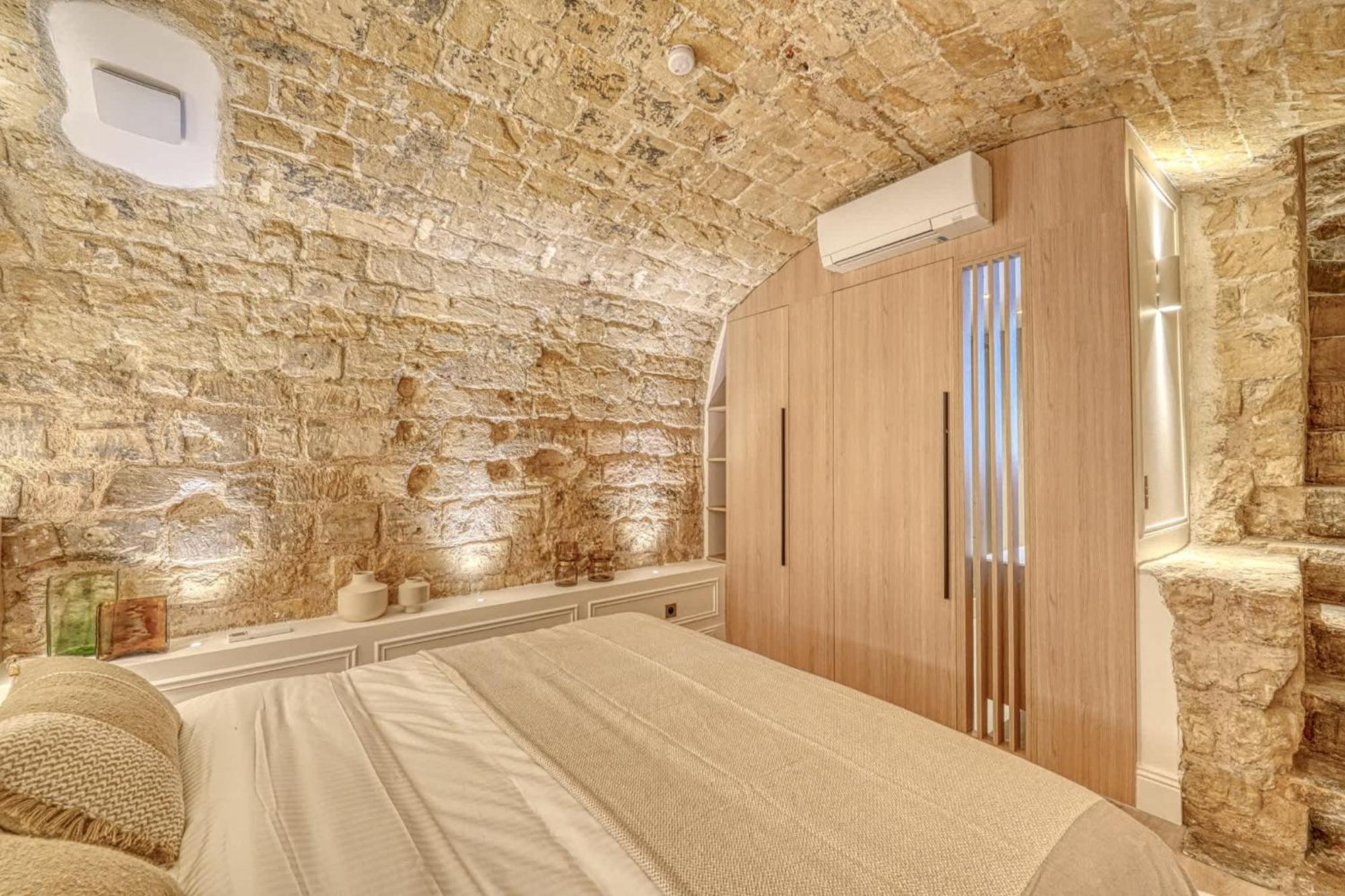 Historical In The Heart Of -8 Apartment